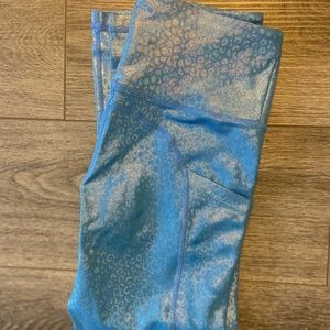 Zyia Blue Mermaid Light and tight pocket capris size 2